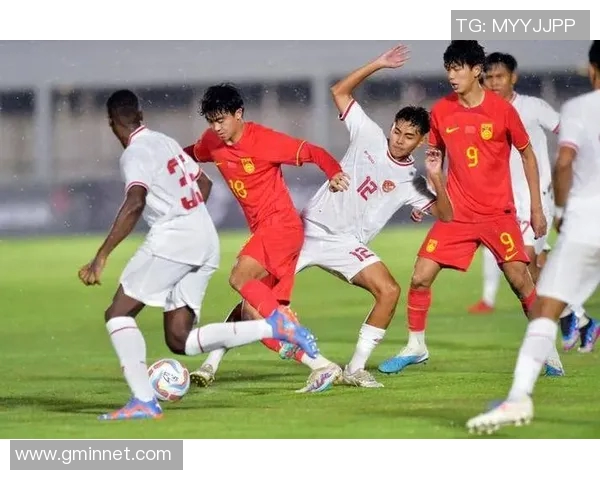 十年辉煌足坛传奇回顾足球明星们的成长与蜕变之路